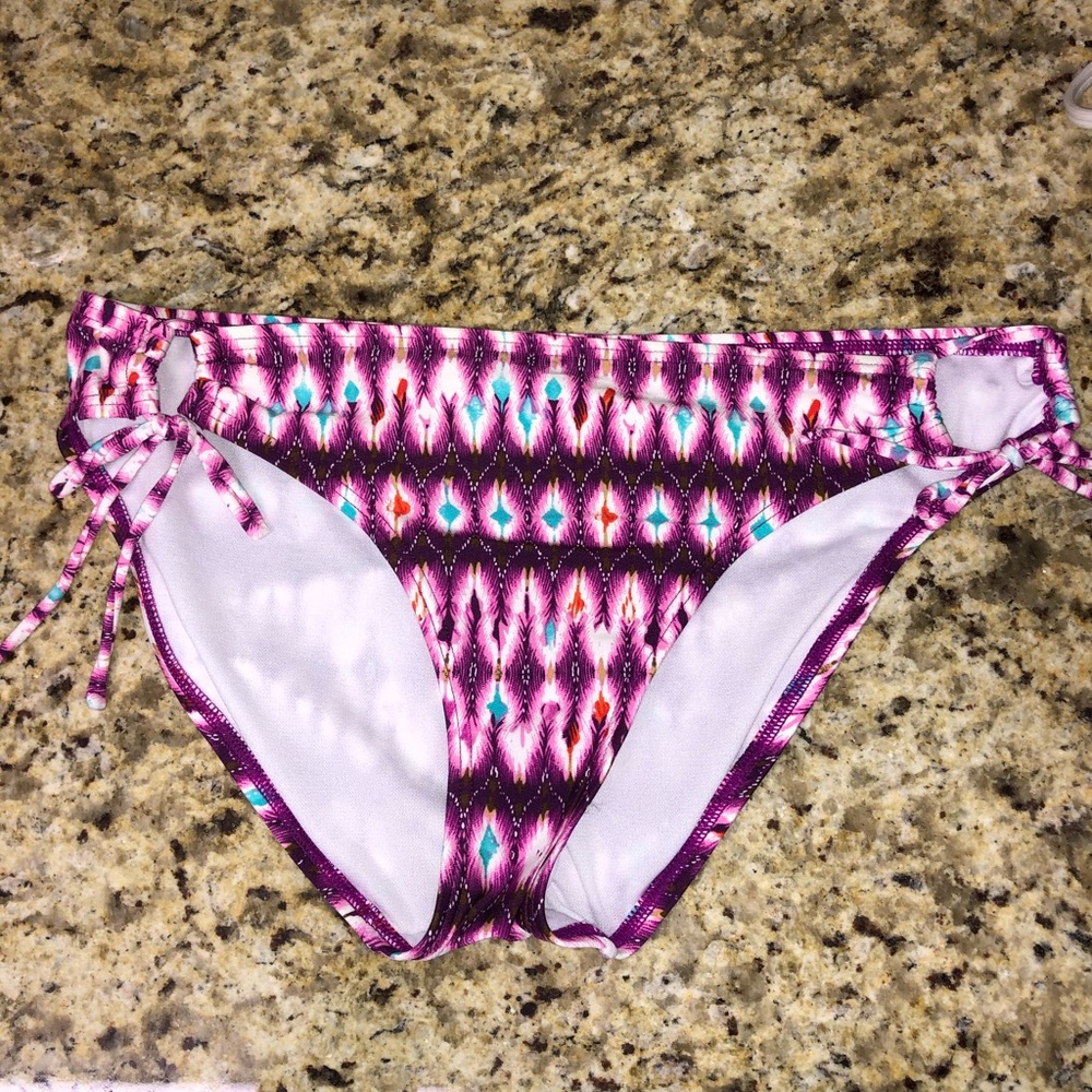 3/$30 Kenneth Cole swimsuit bottom